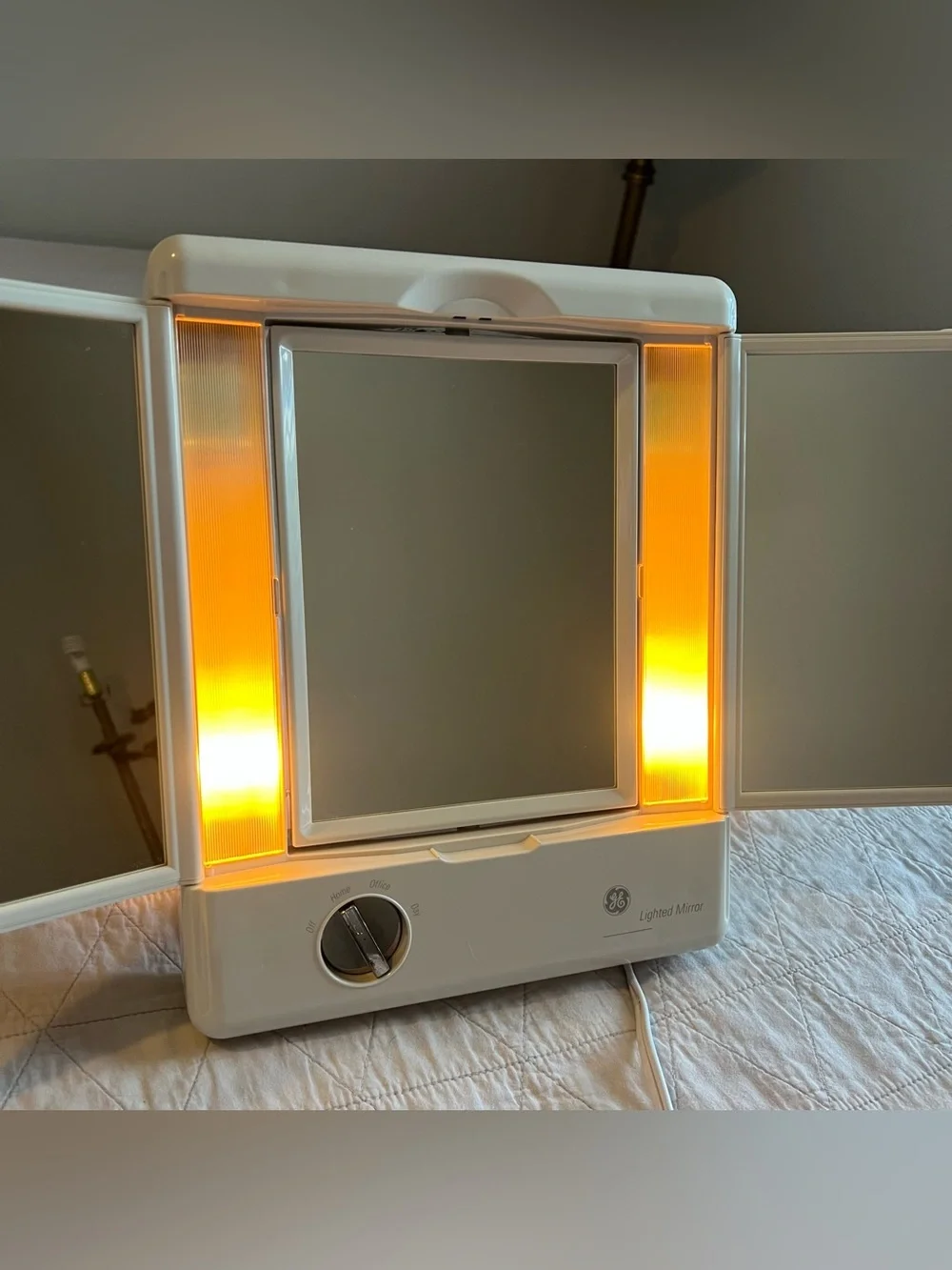 Vintage GE Magnifying Lighted Makeup Mirror 106658 Walmart Working 4 Bulbs